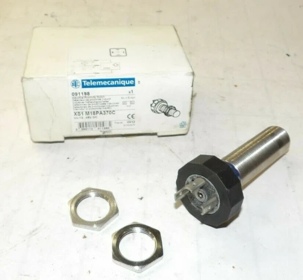 NEW TELEMECANIQUE12-48 VDC INDUCTIVE PROXIMITY SWITCH XS1 M18PA370C