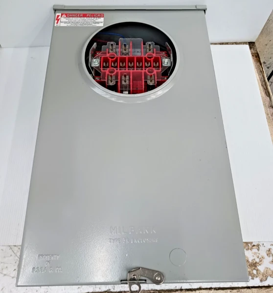 New Milbank U2819-O-WC-21-BLG 3R Meter Socket Transformer Rated 20A 3ph 4w