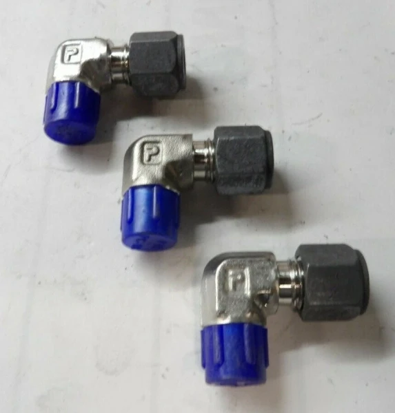 3) NEW PARKER HANNIFIN 1/4X1/8" MALE ELBOW CONNECTORS #4-2 CBZ-SS LOT OF 3
