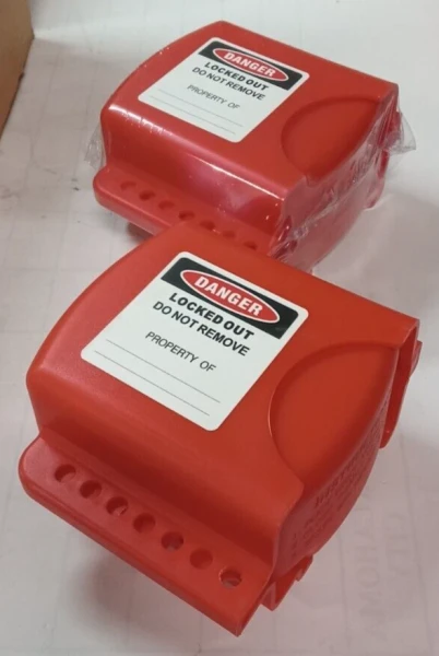 2) NEW TRADESAFE FLANGED BALL VALVE LOCKOUT DF08 LOT OF 2