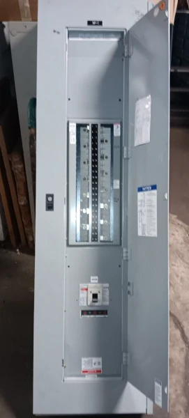 EATON PRL2A 400 AMP MAIN BREAKER PANELBOARD 42 CIRC 480Y/277 VAC 3Ø KD3400F MAIN
