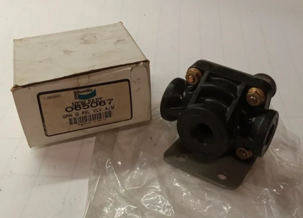 NEW BENDIX QUICK RELEASE VALVE A/M 065067 QRN Q REL VLV A/M