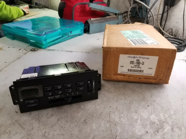 NEW FORD XF5H-19C933-AE OEM DIGITAL A/C HEATER CLIMATE TEMPERATURE CONTROL