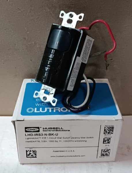 NEW HUBBELL LHD-IRS3-N-BK-U LIGHTHAWK PIR WALL SWITCH 3 BUTTON 120/277V BLACK