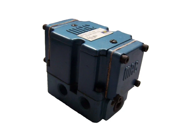 NEW MAC VALVES PILOT CONTROLLED PNEUMATIC VALVE 150 PSI 3/8" PORTS 6522A-141-RA
