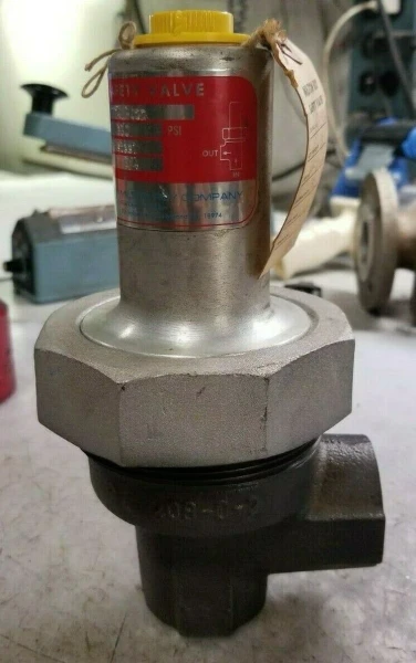 NEW MILTON ROY 3/4" NPT SAFETY VALVE CAST IRON 300 SET PSI MODEL 743-022