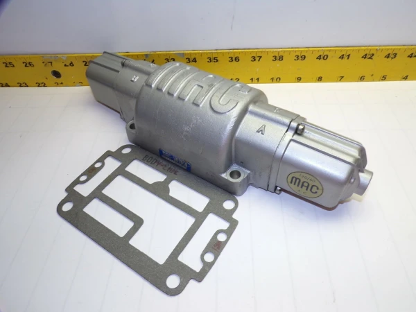 NEW MAC VALVE SOLENOID PILOTED SPOOL VALVE 120 VAC COIL 1303E-1-2