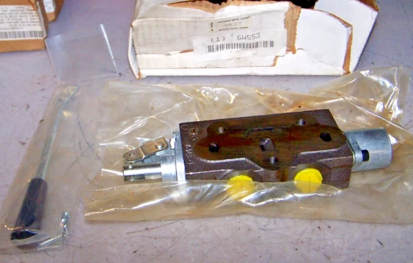 NEW PRINCE 4 WAY HYDRAULIC STACK VALVE 12 GPM 3 POSITION OPEN CENTER 6W553