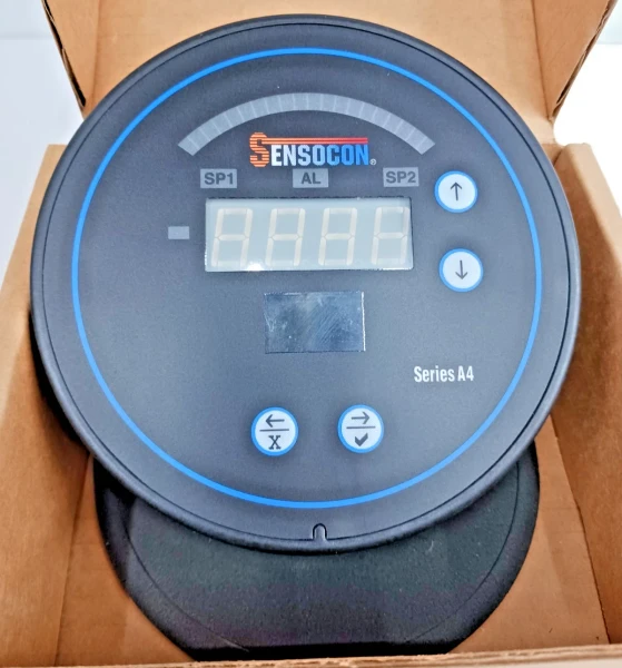New Sensocon A4100-02 Digital Differential Pressure Controller 0-1" wc