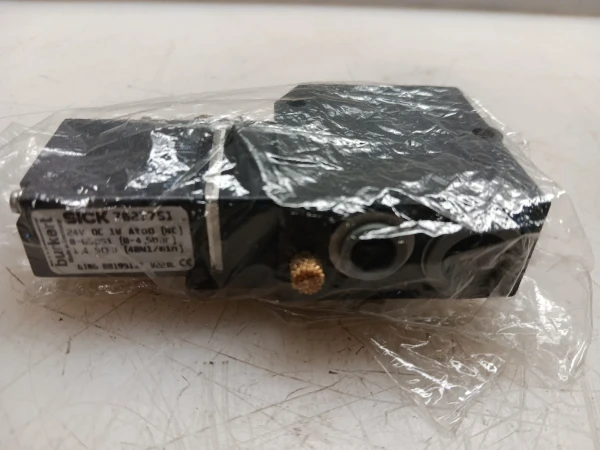 NEW SICK BURKERT 7027751 VALVE 4-WAY 24 VDC