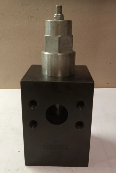 NEW SUN HYDRAULICS LE5/S LINE MOUNT MANIFOLD W/ 1FS2 CARTRIDGE VALVE LE5/S1FT2A3