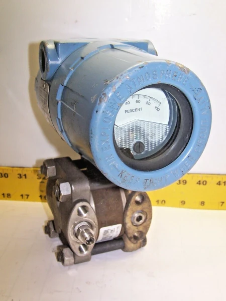 ROSEMOUNT TRANSMITTER WITH PERCENT GAUGE RANGE: 0-100 1151GP9S22M1I5L4