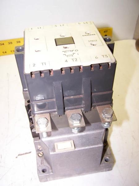 SIEMENS SIZE 4 CONTACTOR 3TB5217-0B CONTACTOR 24 V DC COIL 135 A 600 V AC MAX