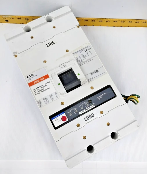 New Eaton 800 Amp Circuit Breaker W/ Auxiliary 600 VAC 3 Pole HMDL3800F