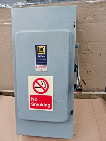 Square D 200 Amp Fusible Safety Switch H-324-N 240 Vac 3 Pole S/N