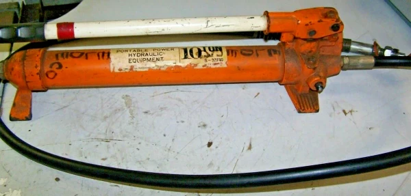 Central Hydraulics 10 Ton Replacement Pump For Portable Puller S-32746