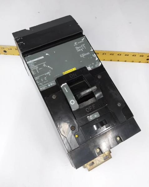 Square D 300 Amp I-Line Circuit Breaker 600 VAC / 250 VDC 3 Pole LA36300