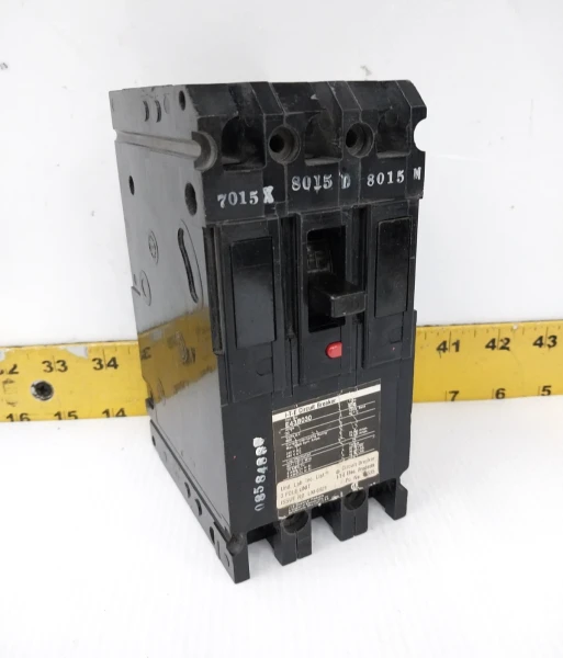 I-T-E 30 Amp Circuit Breaker 240/480 VAC 3 Pole E43B030