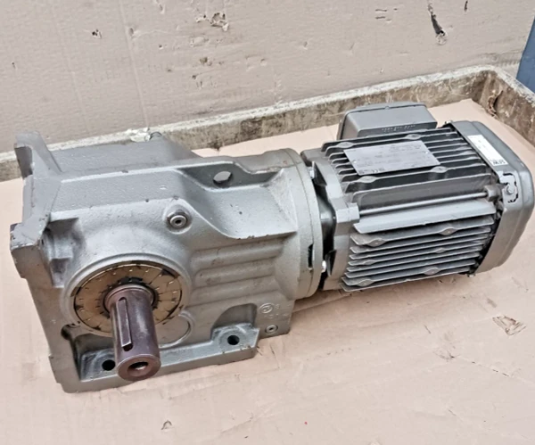 New Sew Eurodrive 1 Hp Ac Gear Motor 1740 / 14 Rpm 230/460 Vac K57DRE80M4/D4