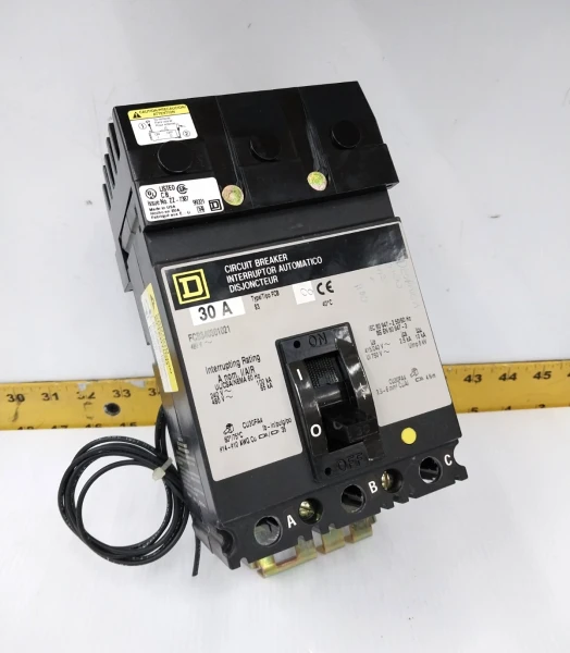 Square D 30 Amp I-Line Shunt Trip Circuit Breaker 480 VAC 3 Pole FCB340301021
