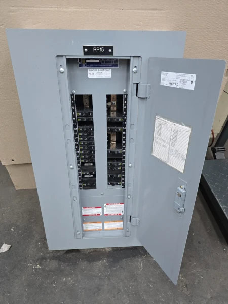 Square D 100 Amp Main Breaker Panelboard 208Y/120 VAC 3 Phase 4 Wire 42 Circuit