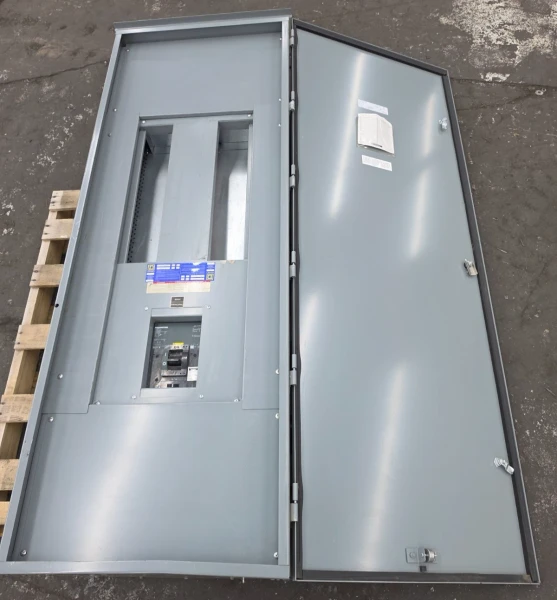 Square D 400 Amp Main Breaker Outdoor Panelboard 208Y/120 VAC 3 Phase 4 Wire 3R