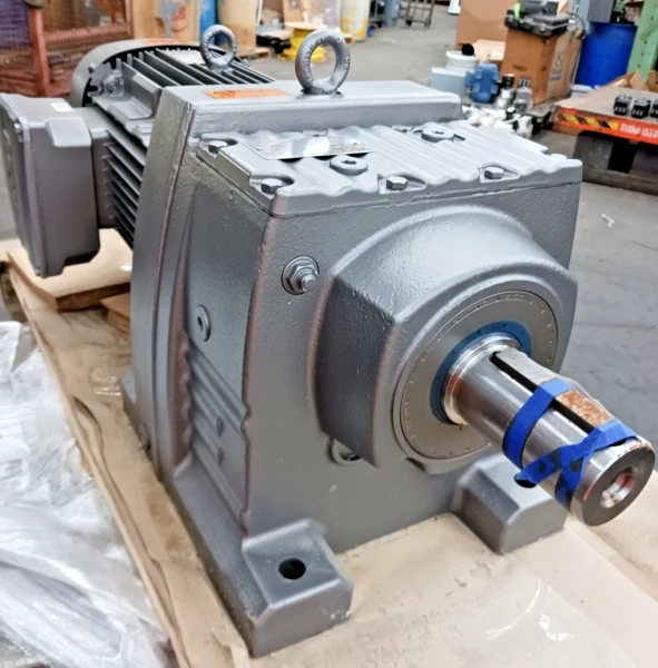 New Sew EuroDrive 10 Hp Ac Electric Gearmotor R97DRN132M4/DH 1774 / 41 Rpm
