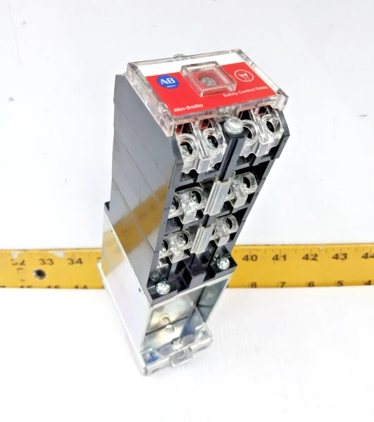 Allen-Bradley Safety Control Relay 600 VAC 24 VDC Coil 700S-DCP1020DZ24