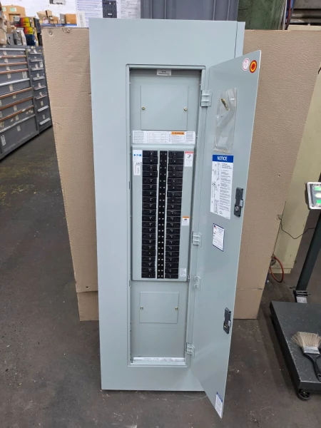 Eaton 225 Amp Main Lug PRL1A Panelboard 208Y/120 VAC 3 Phase 4 Wire 42 Circuit