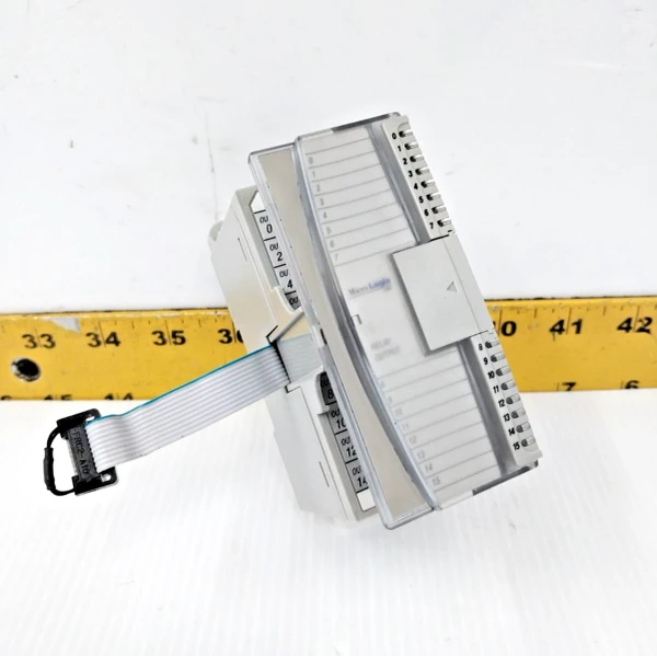 Allen-Bradley MicroLogix 16 Point Channel Relay Output Module 1762-OW16 SER A