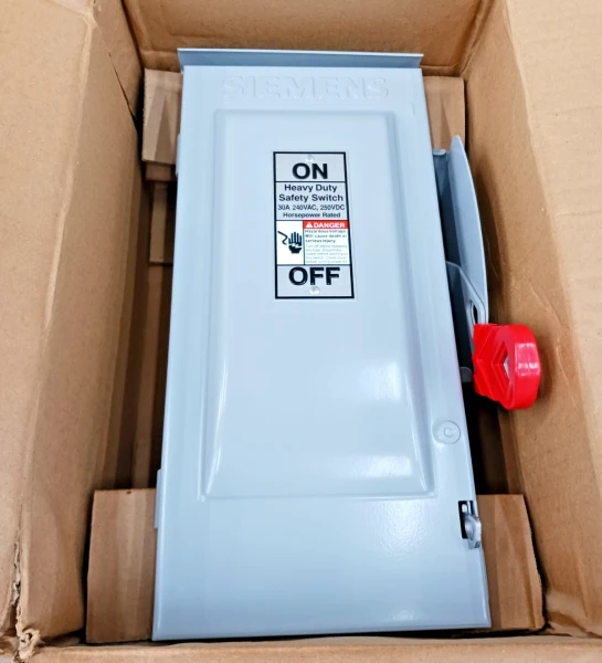 New Siemens 30 Amp Fusible 3R Outdoor Safety Switch HF321NR 3 Pole 240 Vac
