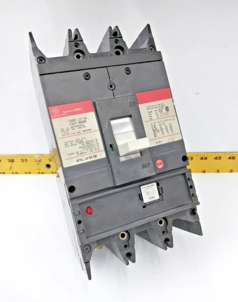 GE 400 Amp Circuit Breaker W/ 250 Amp Rating Plug 600 VAC 3 Pole SGPA36AT0400