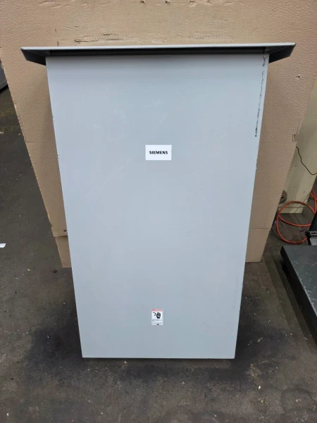 New Siemens 400 Amp Outdoor Enclosed Circuit Breaker 240 VAC 3 Pole 3R J6N3R