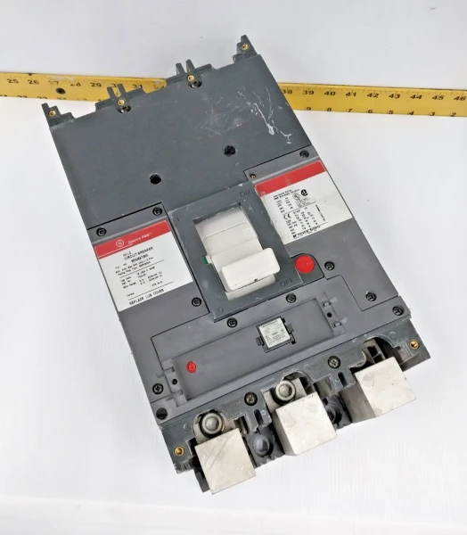 GE 800 Amp Circuit Breaker With 400 Amp Plug 600 VAC 3 Pole SKPA36AT0800