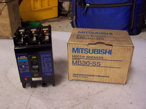 NEW MITSUBISHI 5 AMP CIRCUIT BREAKER 500 VAC 3 POLE MB30-SS