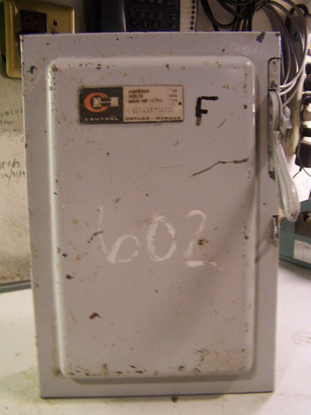 CUTLER HAMMER 30A FUSIBLE SAFETY SWITCH 600V 7.5 HP 3 PHASE 3 POLE  4131H311