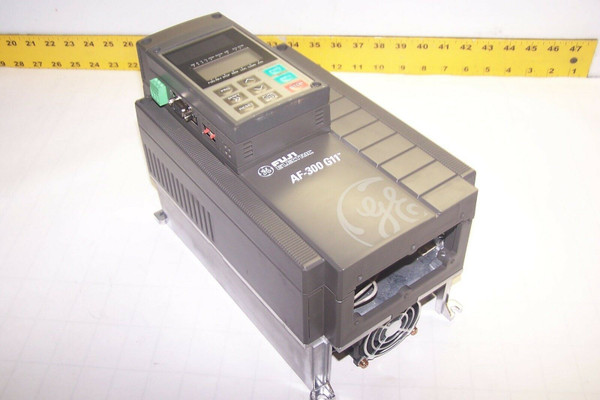 GE 3 HP AF-300 G11 AC DRIVE 6KG1143003X1B1 W/ COM CARD OPTION
