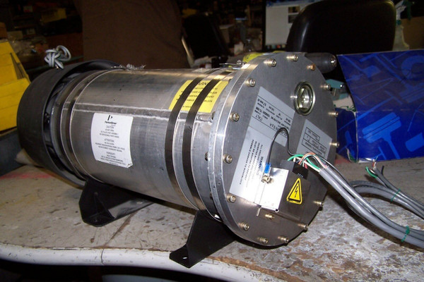 PERKIN ELMER OIL FILLED X-RAY TUBE ASSEMBLY 150 KV ANODE 18º FOCAL SPOT 15008201