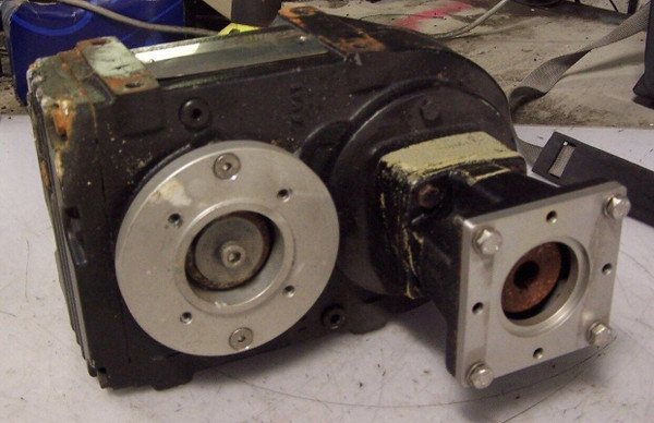 SEW EURORIVE FAZ37 AQA80/3 PARALLEL HELICAL GEARMOTOR 20:1 RATIO 1/2" BORE