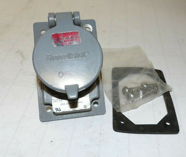 RUSELL STOLL 20 AMP 250 VDC 600 VAC SKR11G RECEPTACLE PLUG W/ GASKET AND SCREWS