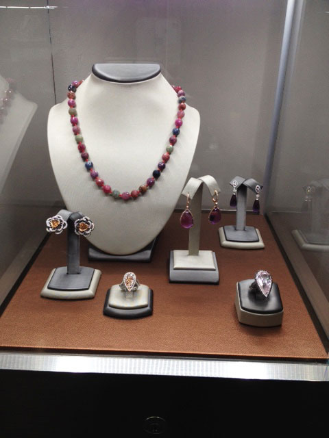 Custom Made Jewelry Displays - Ed's Box & Supply Inc.