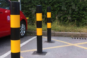 1000mm Above Ground High Vis Black and Yellow Bollard – 60mm To 219mm Diameter 1000mm Above Ground High Vis Black and Yellow Bollard – 60mm To 219mm Diameter