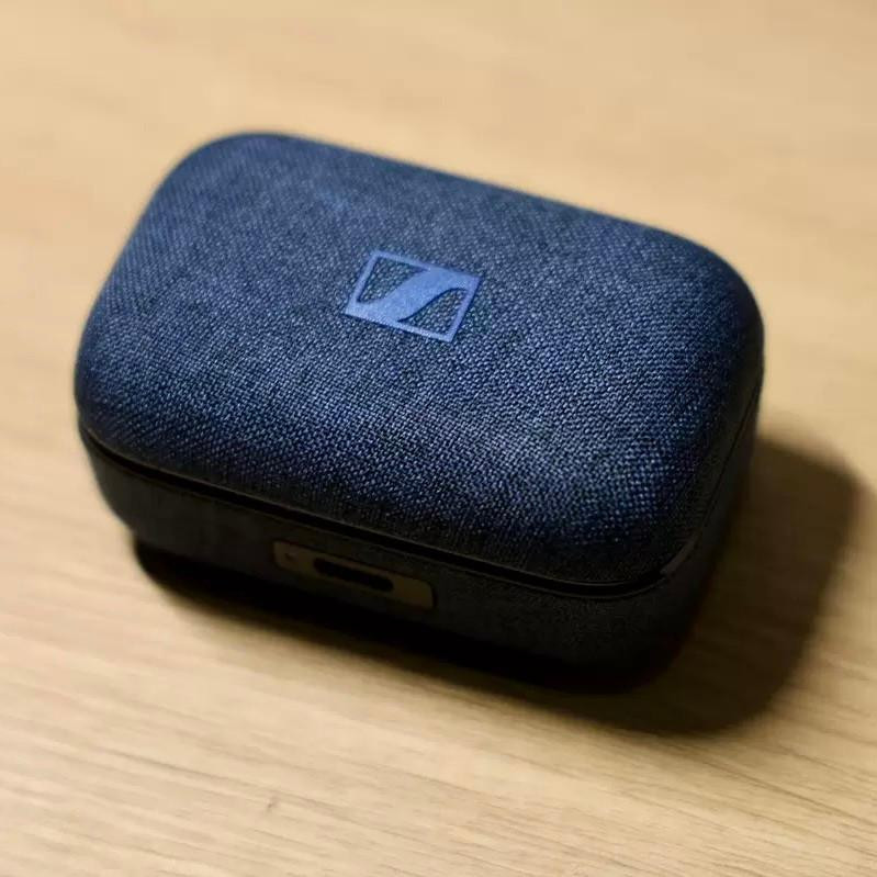 Sennheiser x Hatsune Miku Edition MOMENTUM 4 True Wireless