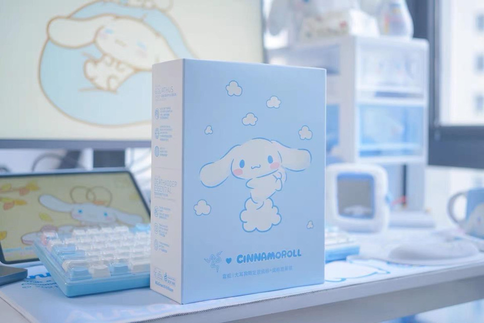 Razer RAZER x Sanrio Cinnamoroll Special Edition Gaming Mouse and Mousepad bundle 