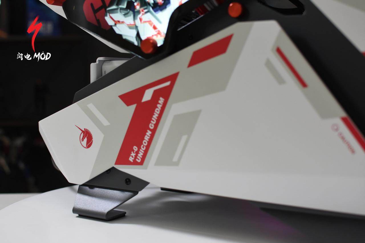 Close-up of the RX-0 Unicorn Gundam graphics on the Jonsbo MOD 5 base