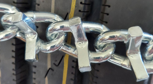 Grizzlar GSL-2849 Alloy Truck Ladder V-Bar Twist Link Tire Chains 10.00-22 11-24.5
