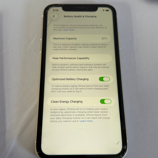 Apple iPhone 11 128GB White Fully Unlocked READ