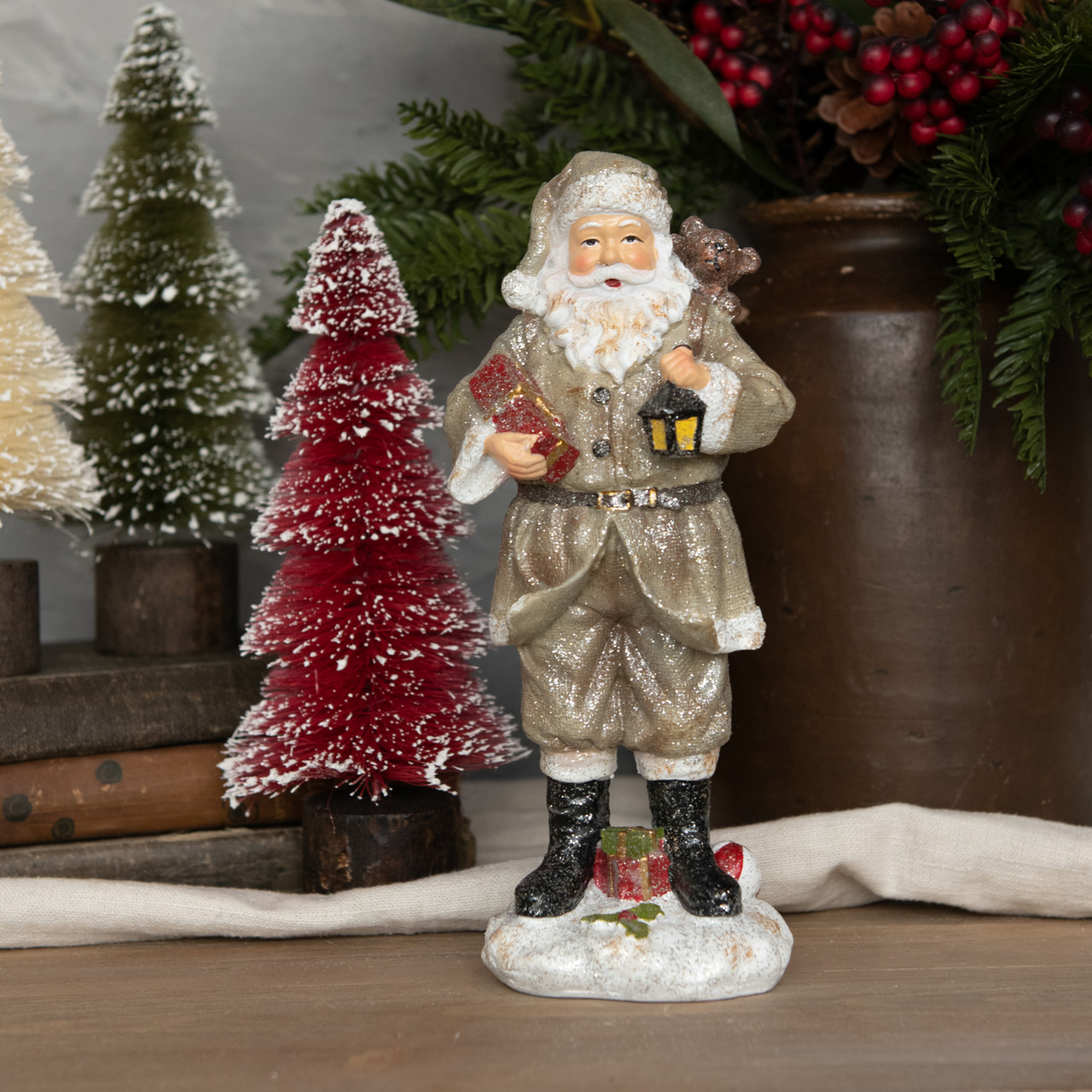 9.25" SANTA W/ LANTERN