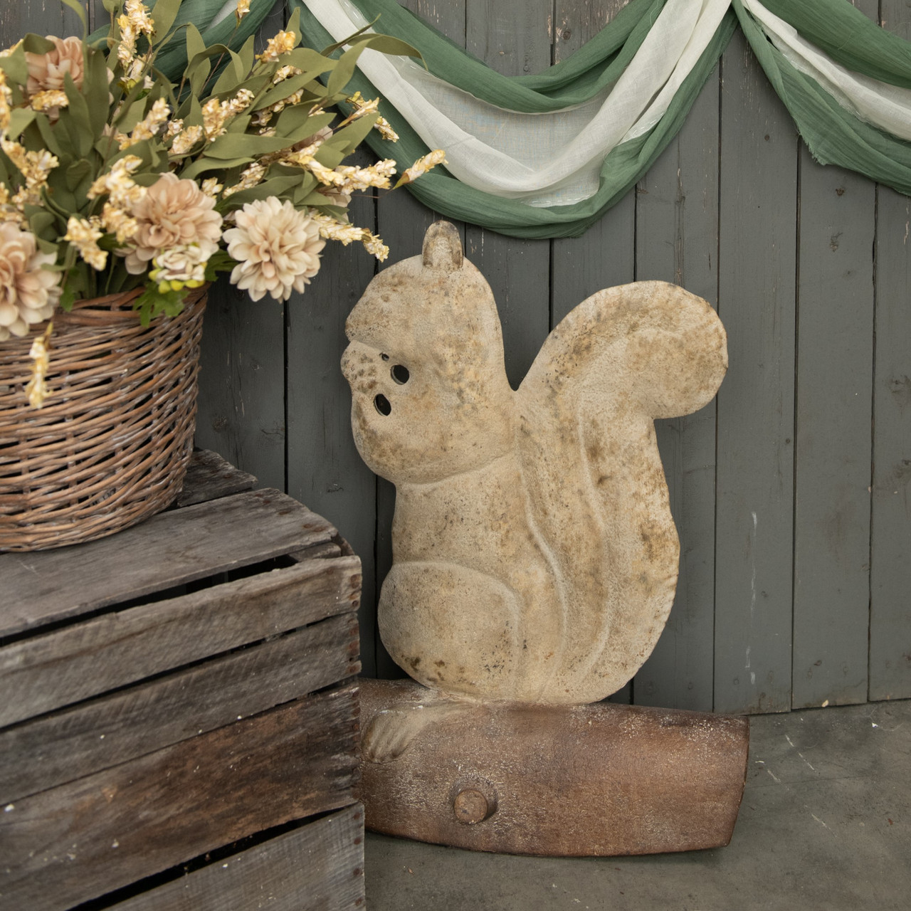SQUIRREL ON LOG