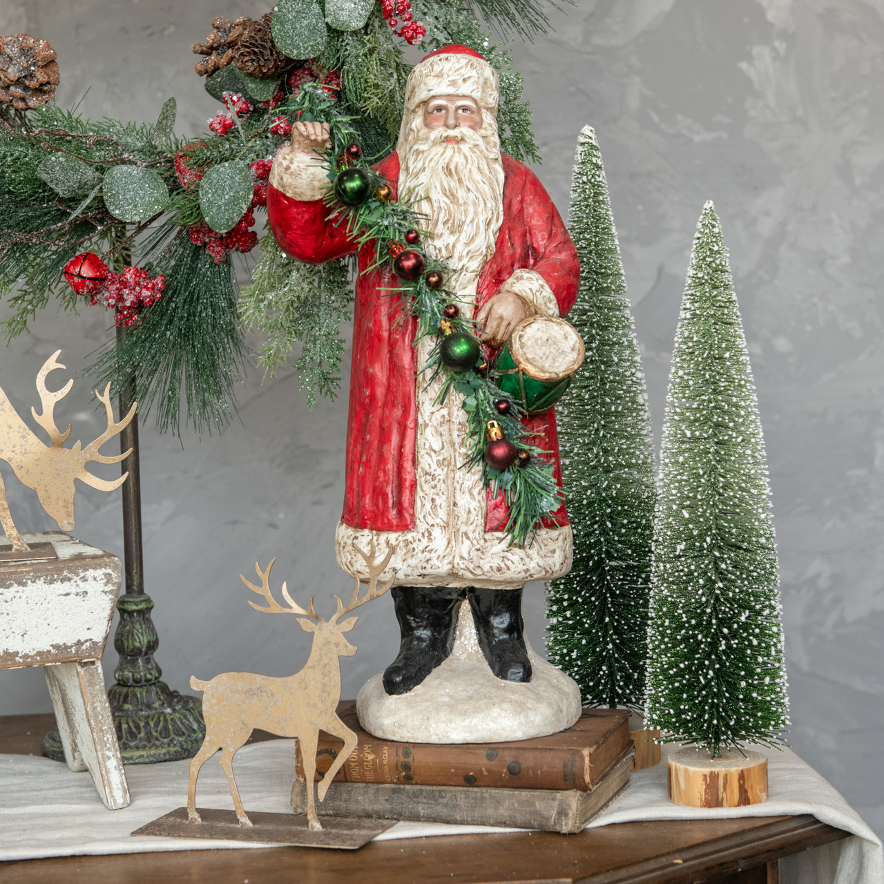 17" SANTA W/ GARLAND